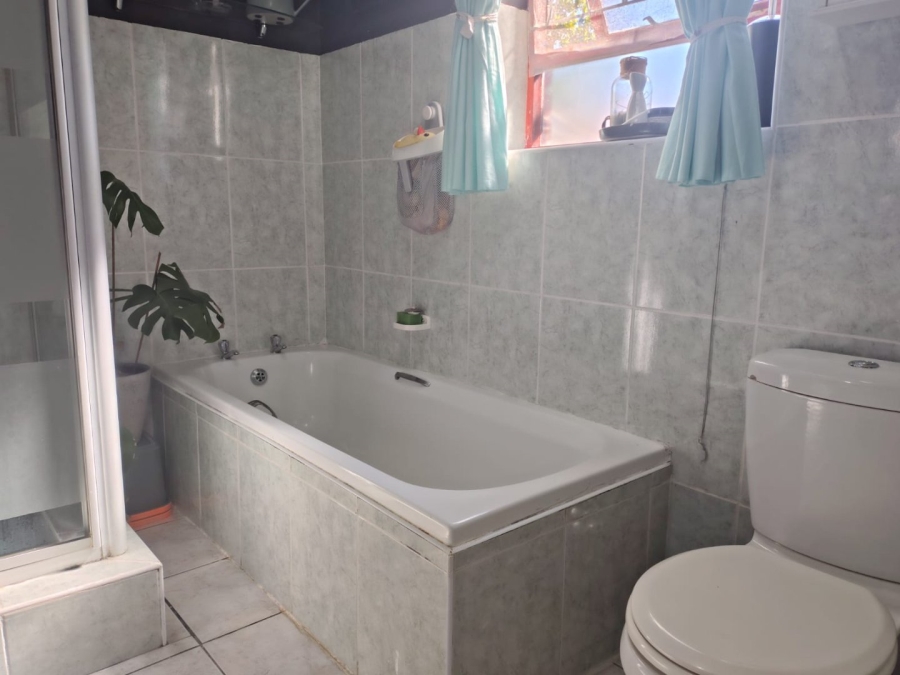 2 Bedroom Property for Sale in Kabega Park Eastern Cape